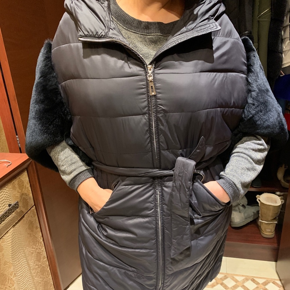 Stylex up to the knee jacket with fur sleeves